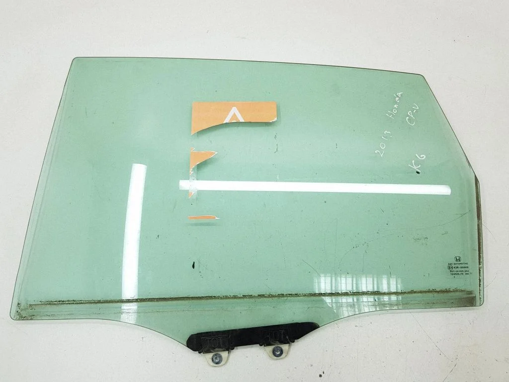 Esiukse põhiklaas (neljaukselise) E643R00049