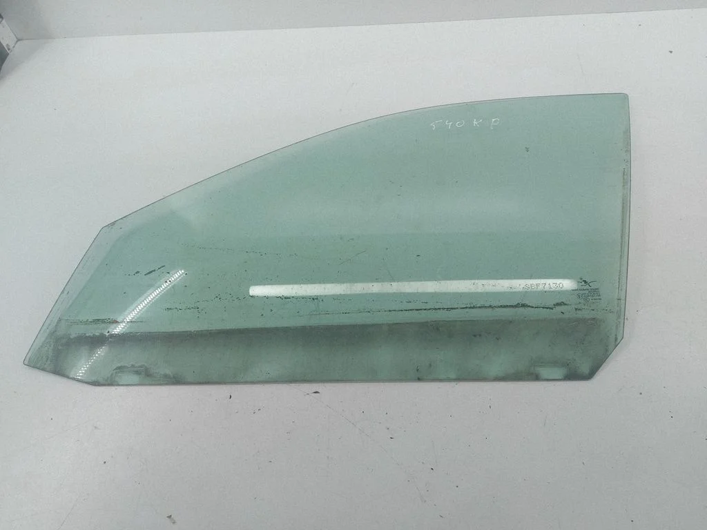 Galvenais priekšējo durvju stikls (četrdurvju) 43R001105