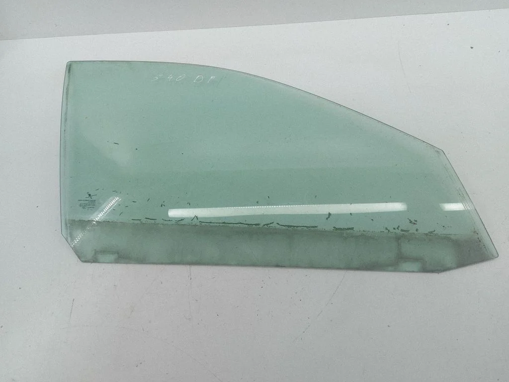 Galvenais priekšējo durvju stikls (četrdurvju) 43R001105