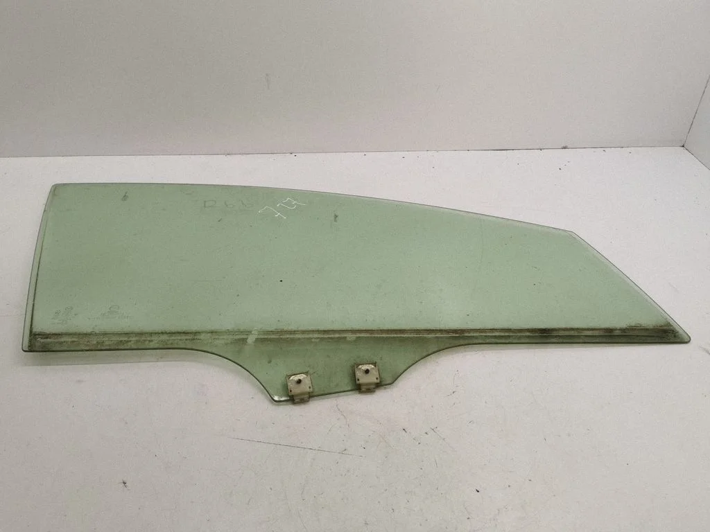 Front door window glass four-door MCU5771