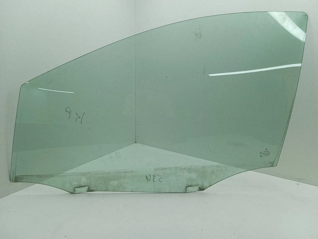 Front door window glass four-door 43R001582
