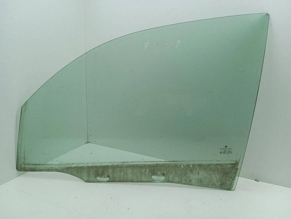 Galvenais priekšējo durvju stikls (četrdurvju) 43R001057