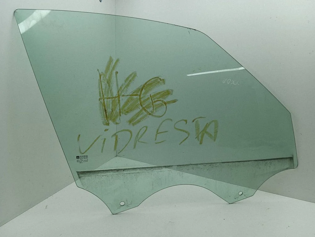 Front door window glass four-door 43R00049