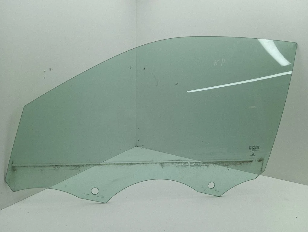 Front door window glass four-door 43R000929
