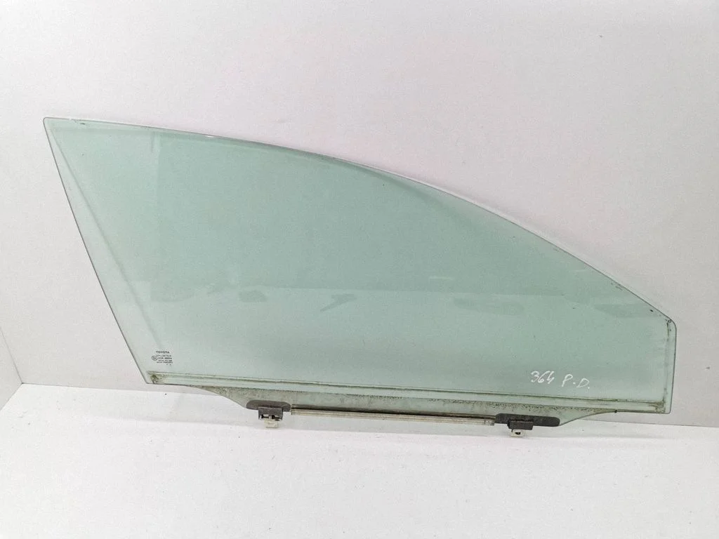 Front door window glass four-door – Toyota Avensis T250 (2006-2009)
