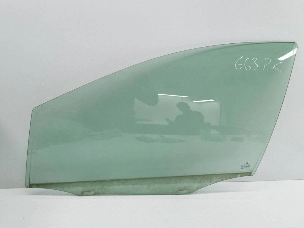 Front door window glass four-door E143R0001582