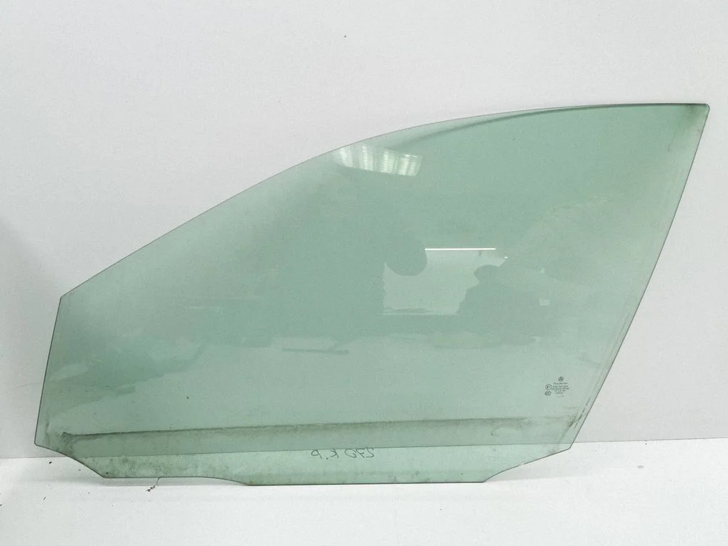 Front door window glass four-door E143R001577