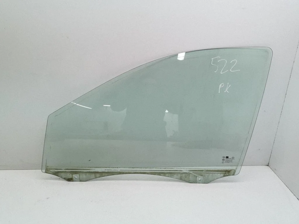 Galvenais priekšējo durvju stikls (četrdurvju) E1143R00240