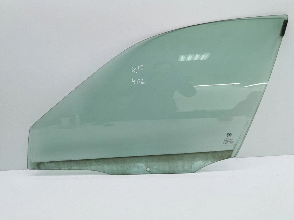 Front door window glass four-door E243R007023