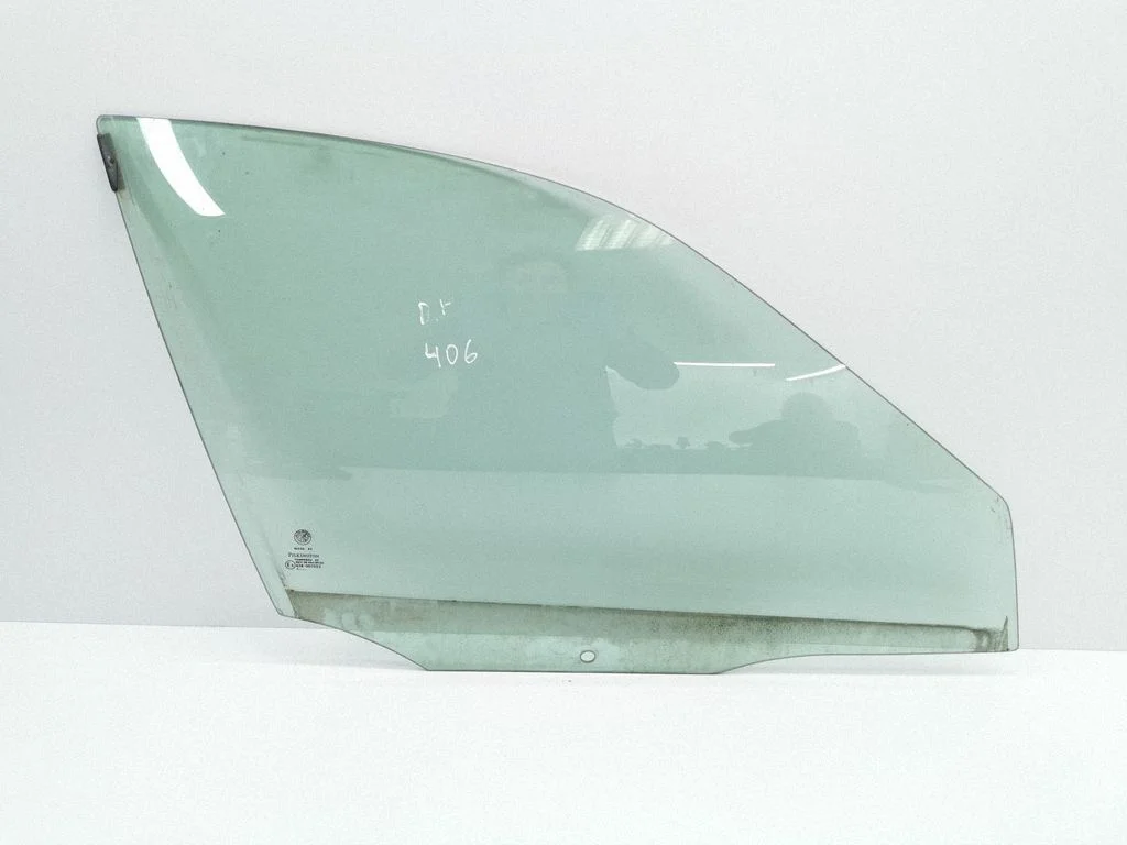 Front door window glass four-door E243R007023