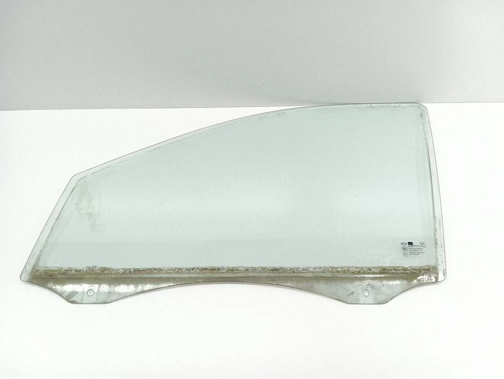 Galvenais priekšējo durvju stikls (četrdurvju) E1143R00240