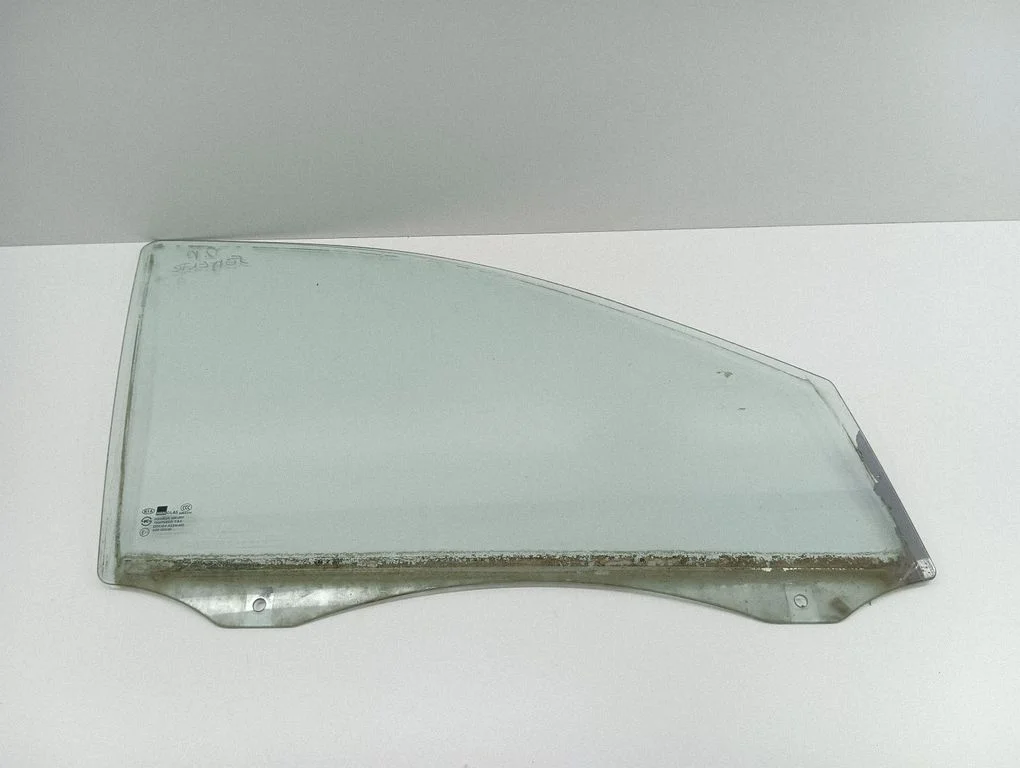 Galvenais priekšējo durvju stikls (četrdurvju) E1143R00240