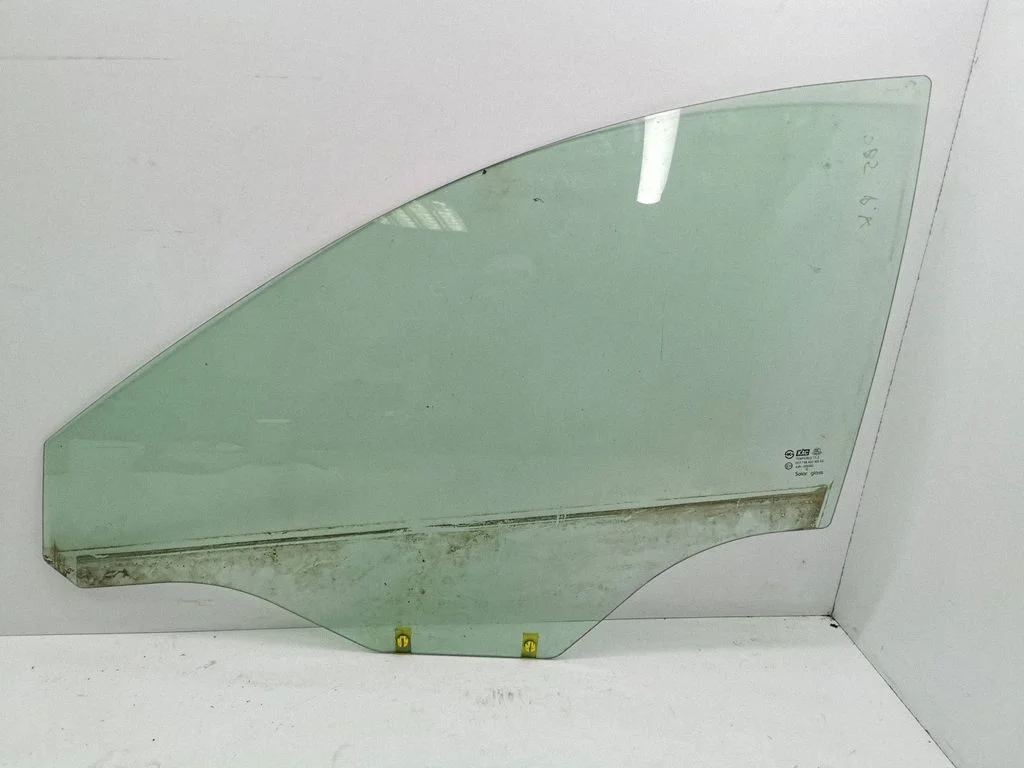 Galvenais priekšējo durvju stikls (četrdurvju) 43R000382