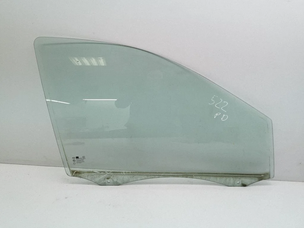 Galvenais priekšējo durvju stikls (četrdurvju) E1143R00240