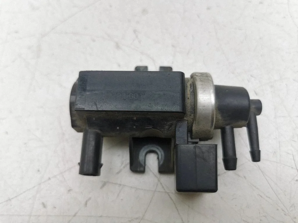 Vacuum valve A0051535528