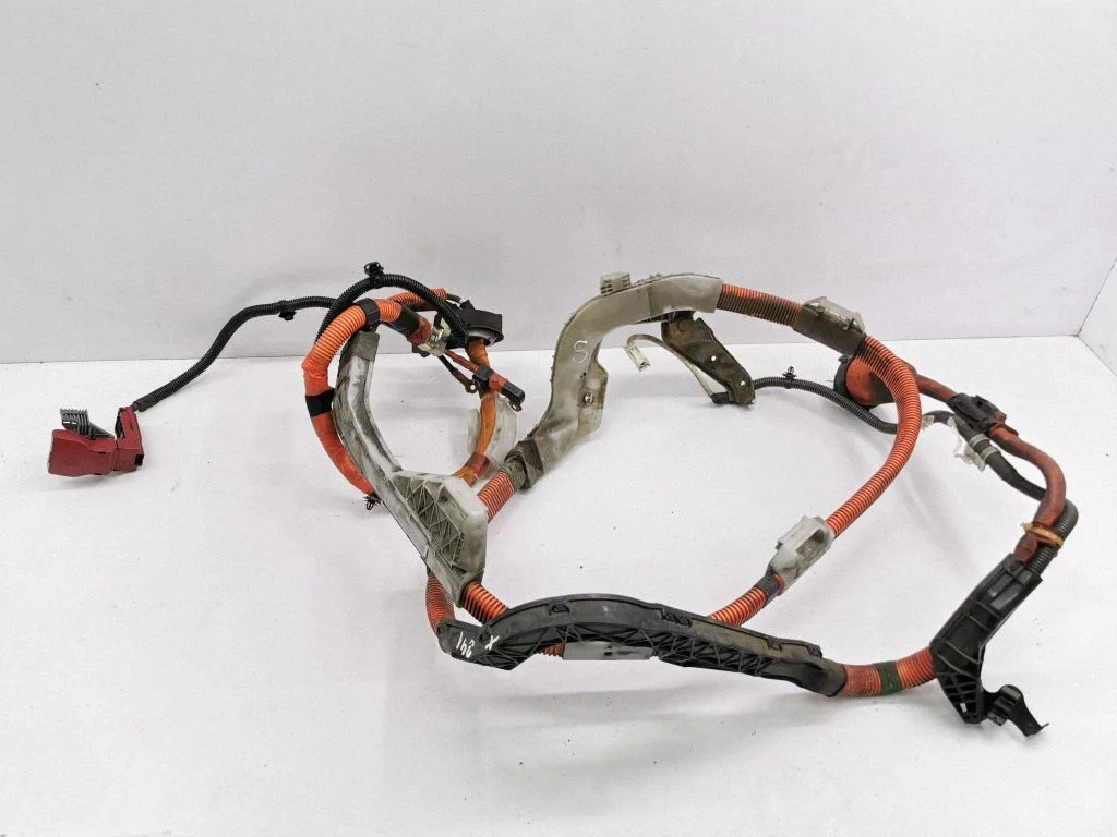 Positive cable (battery) – Toyota Prius (XW30) (2009-2015)