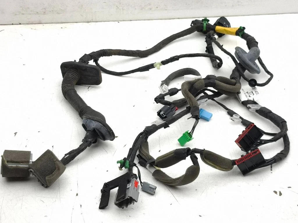 Priekšējo durvju vadu instalācija HJ3214631