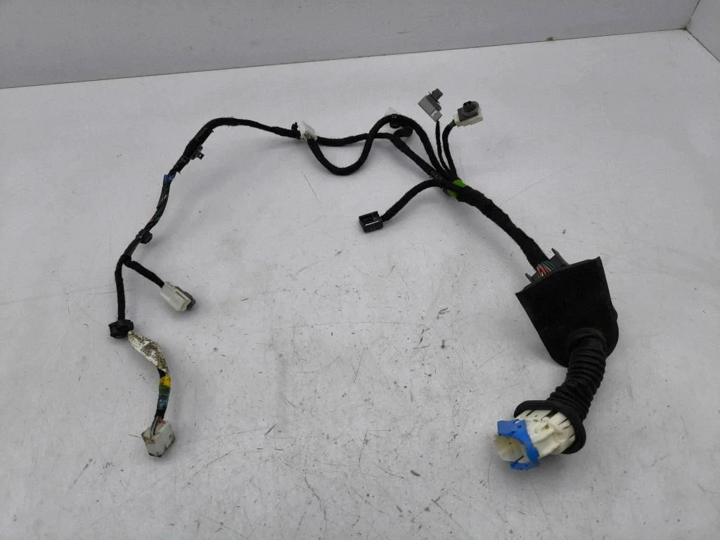 Priekšējo durvju vadu instalācija – Mazda CX-5 (2012-2017)