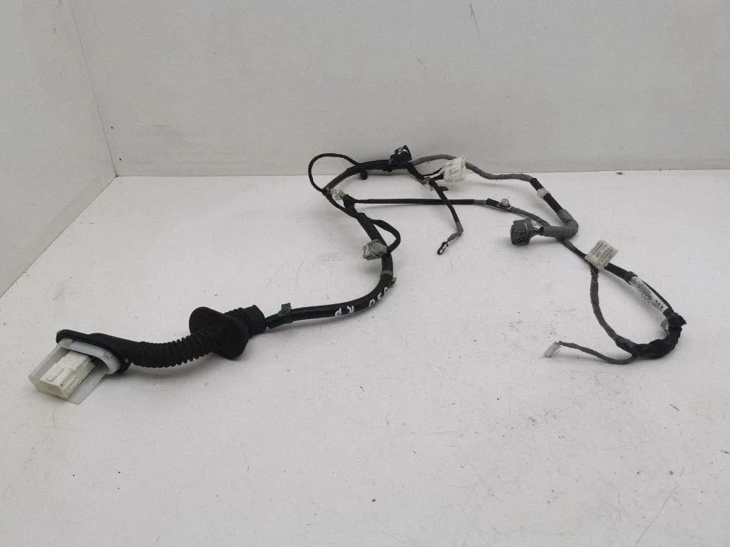 Priekšējo durvju vadu instalācija 3572TL0E104