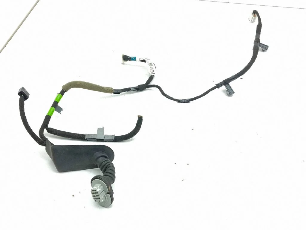 Aizmugurējo durvju vadu instalācija KB9H67210