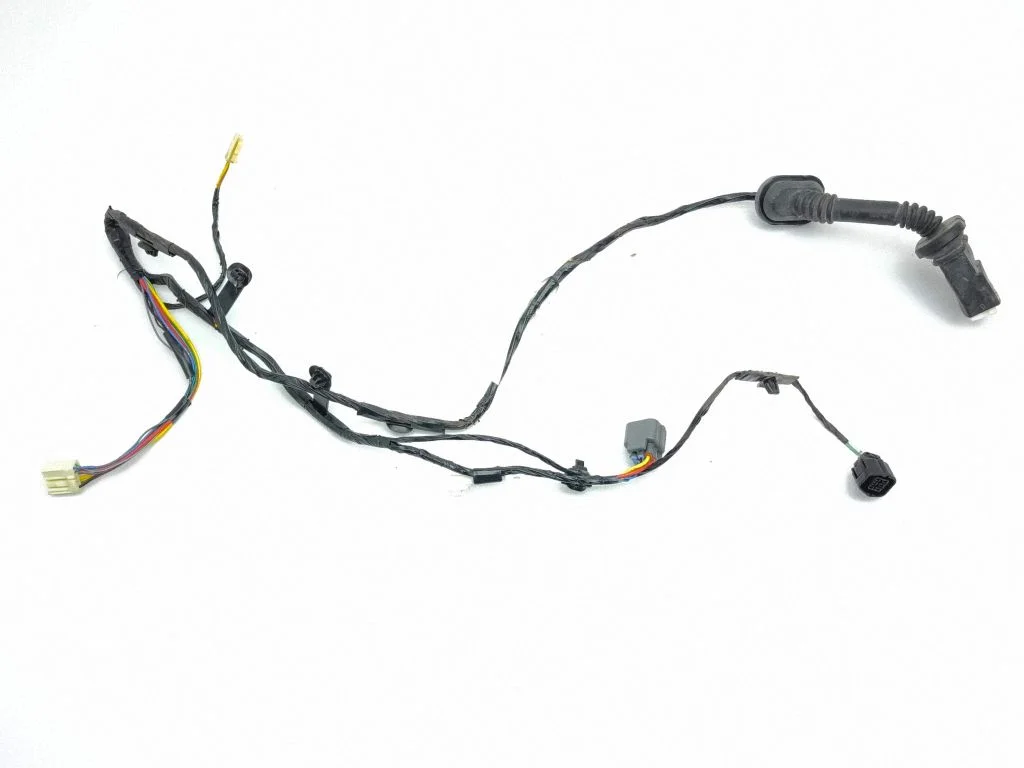 Tagaukse juhtmestik – parem