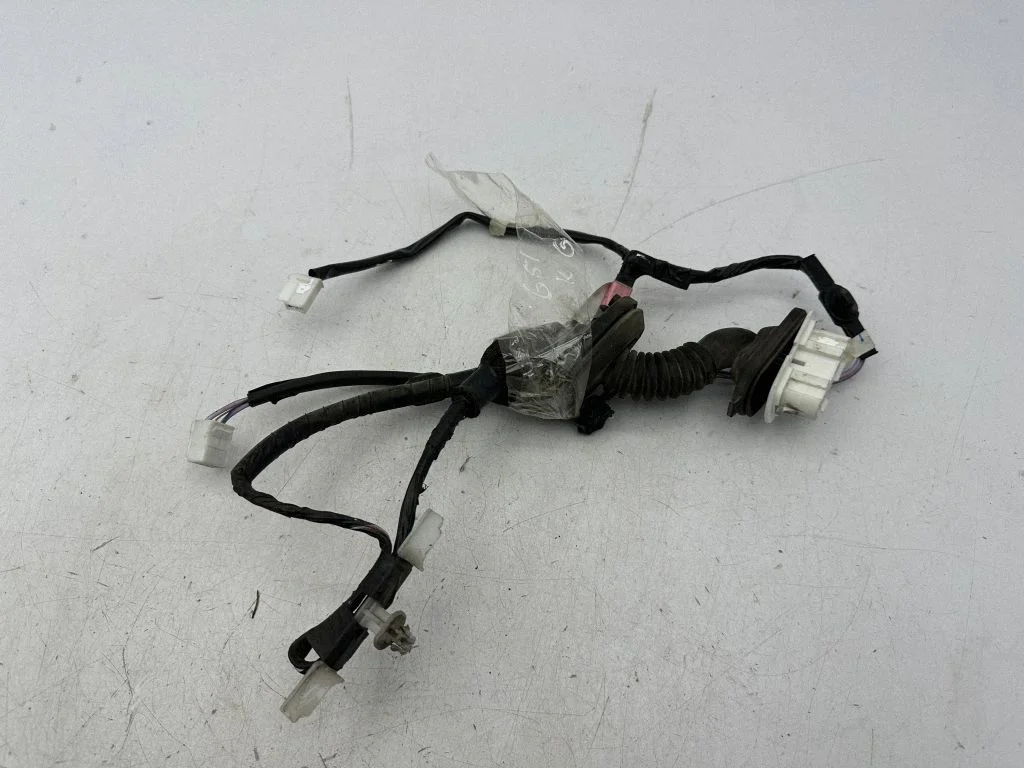 Rear door wiring loom – Toyota Yaris (2012-2014)