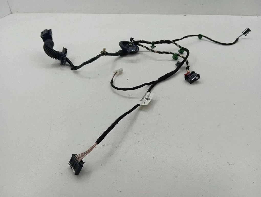 Aizmugurējo durvju vadu instalācija 3G0971694F
