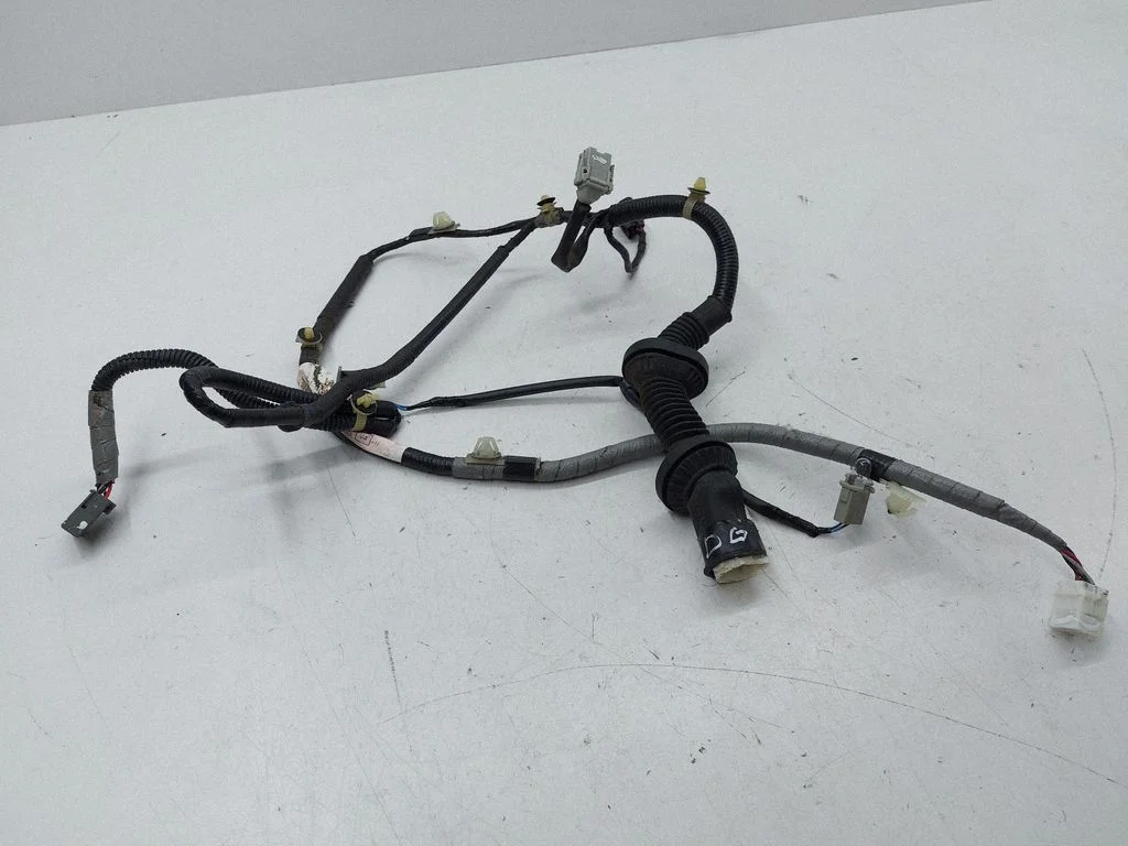 Aizmugurējo durvju vadu instalācija – Honda Accord (2008-2016)
