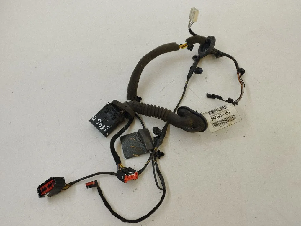 Aizmugurējo durvju vadu instalācija – Ford Kuga I (2008-2012)
