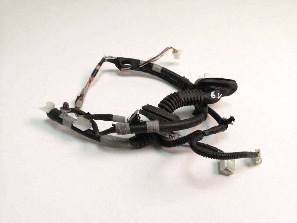 Rear door wiring loom 821540F080B