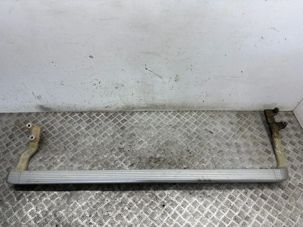 Sill – right