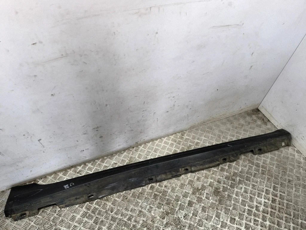 Sill 8W8853860