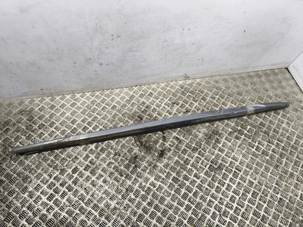 Sill 8Y0853856