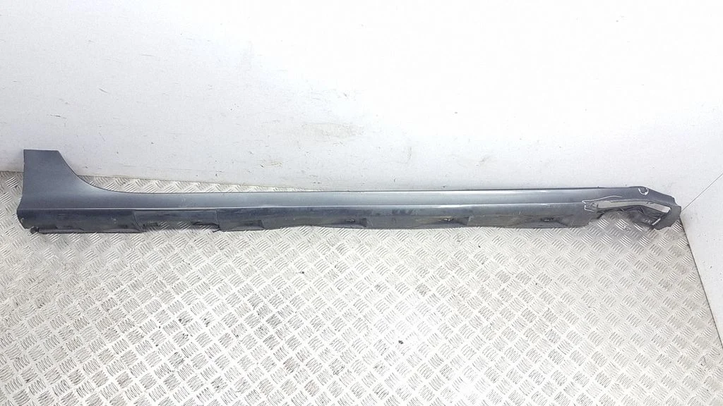 Próg 4G8853856E