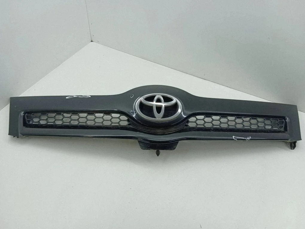 Esivõre – Toyota Corolla Verso AR10 (2004-2009)