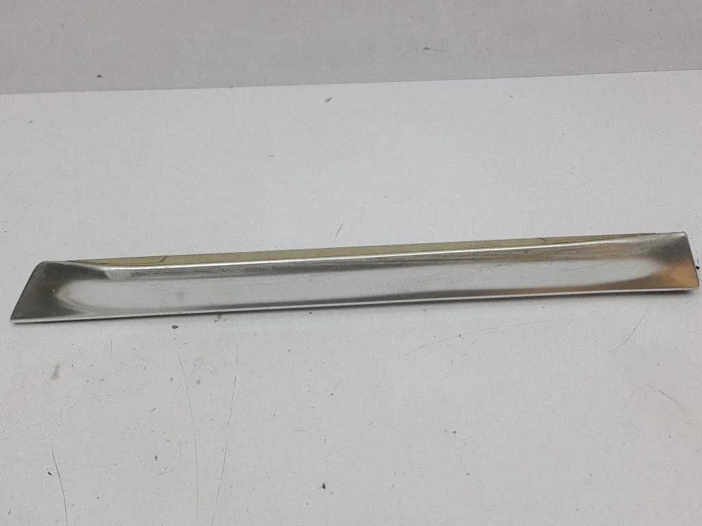 Aizmugurējo durvju apdare (molings) 4Z7853969D