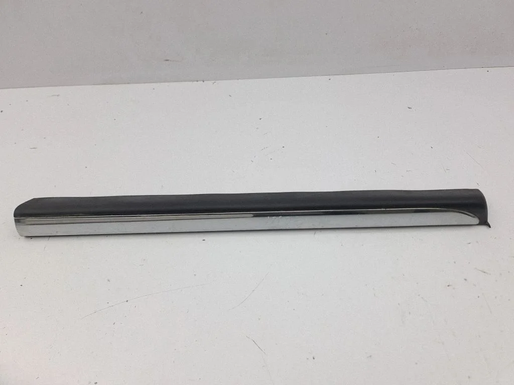 Rear door trim (molding) – right