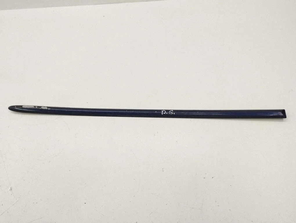 Rear door trim (molding) 98BBF25532BA