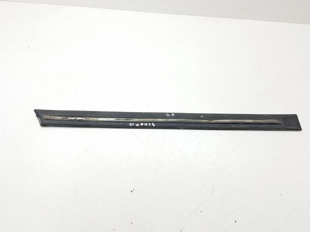 Listwa drzwi tylnych 85GBA25532AAW