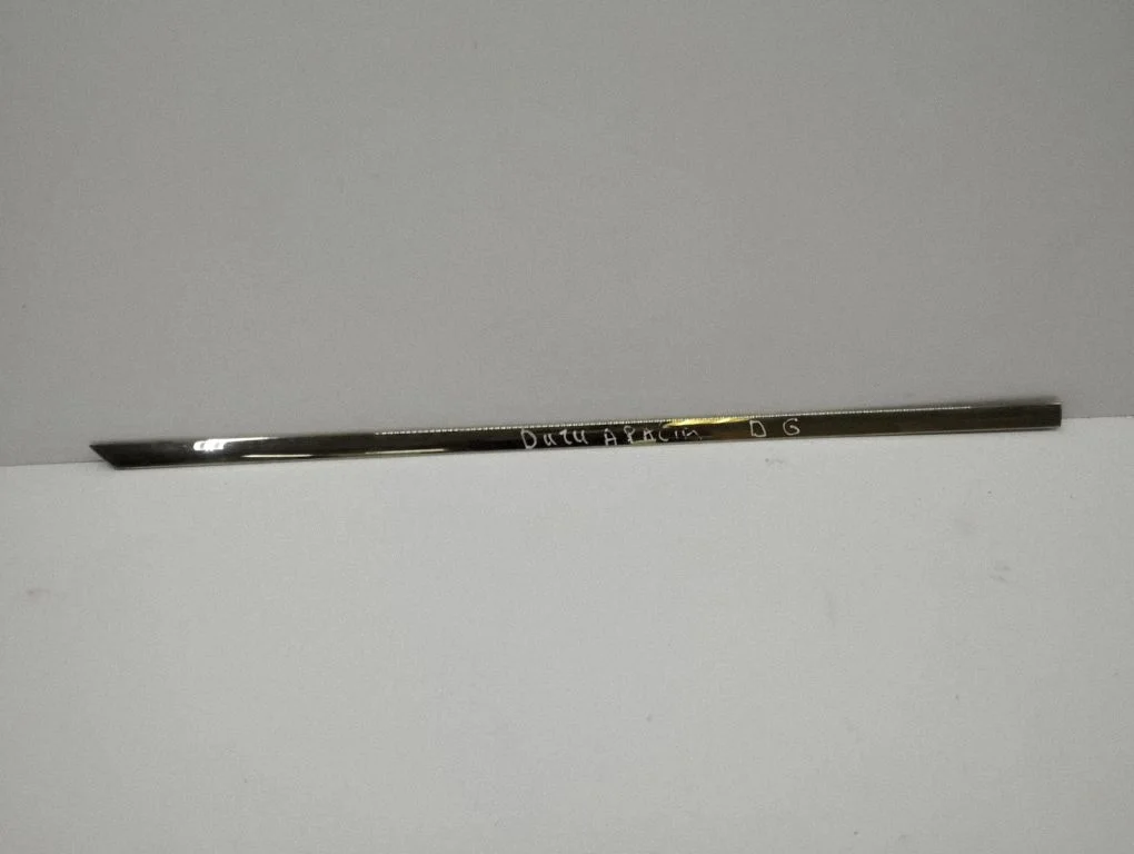 Tagaukse liist (mold) – parem