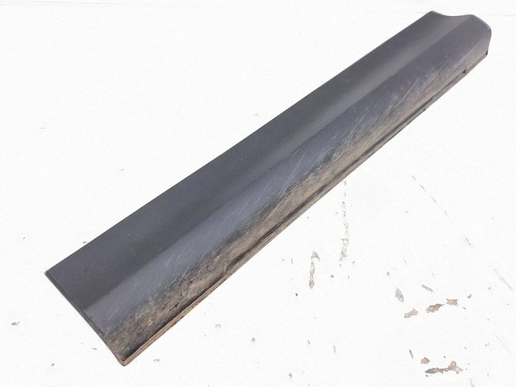 Priekšējo durvju apdare (molings) KD5351RB1