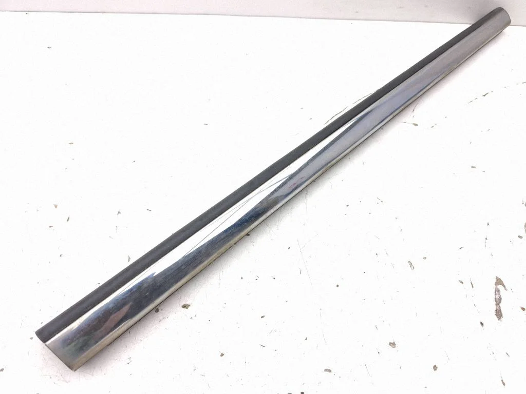 Listwa drzwi przednich EH6651RB1