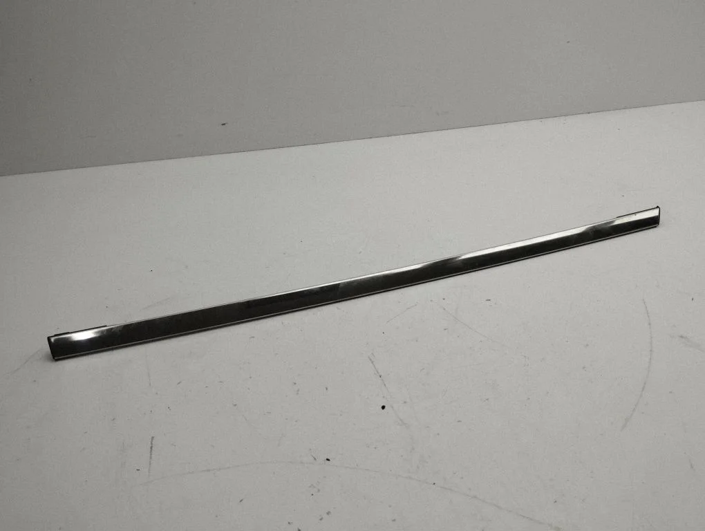 Rear door trim (molding) – right