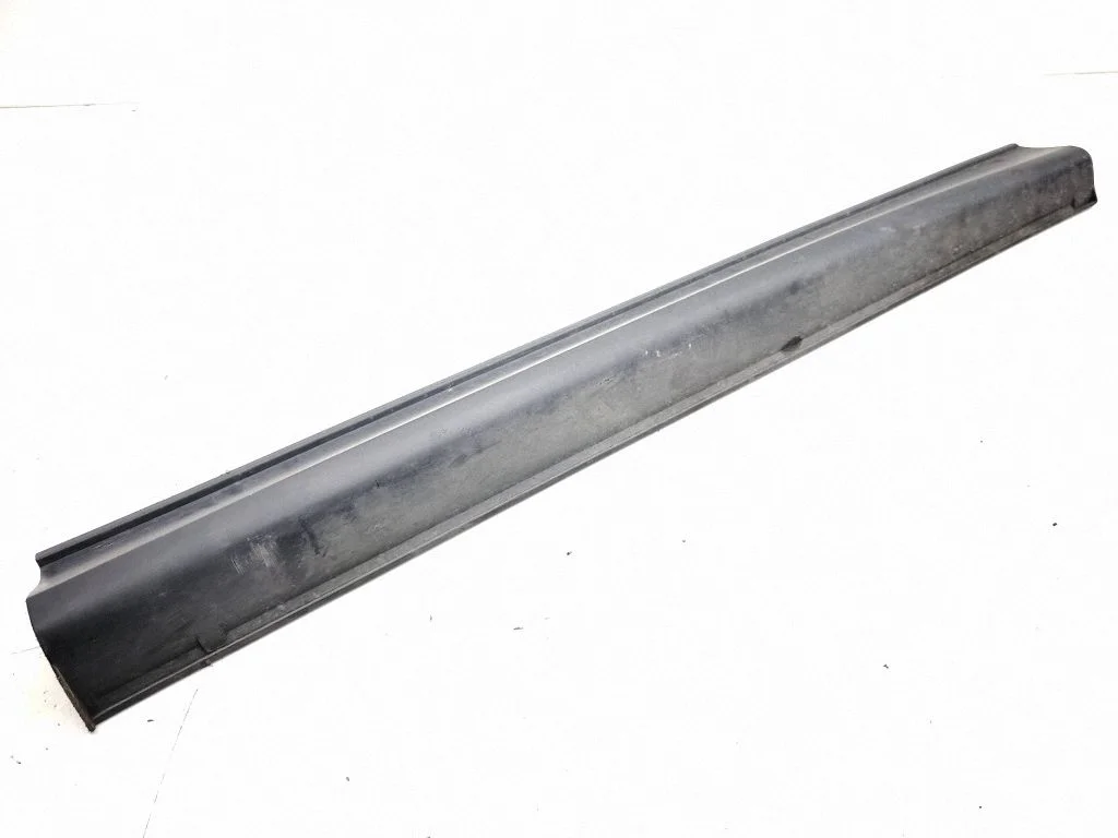 Listwa drzwi przednich KB7W51RB1