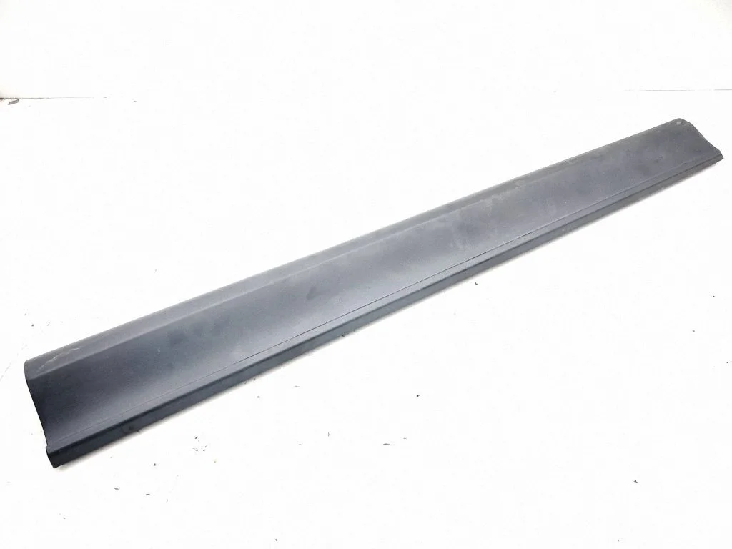 Listwa drzwi przednich KB7W51RB1