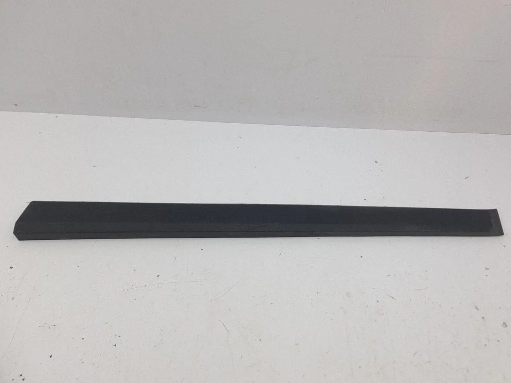 Listwa drzwi przednich 87724H8400
