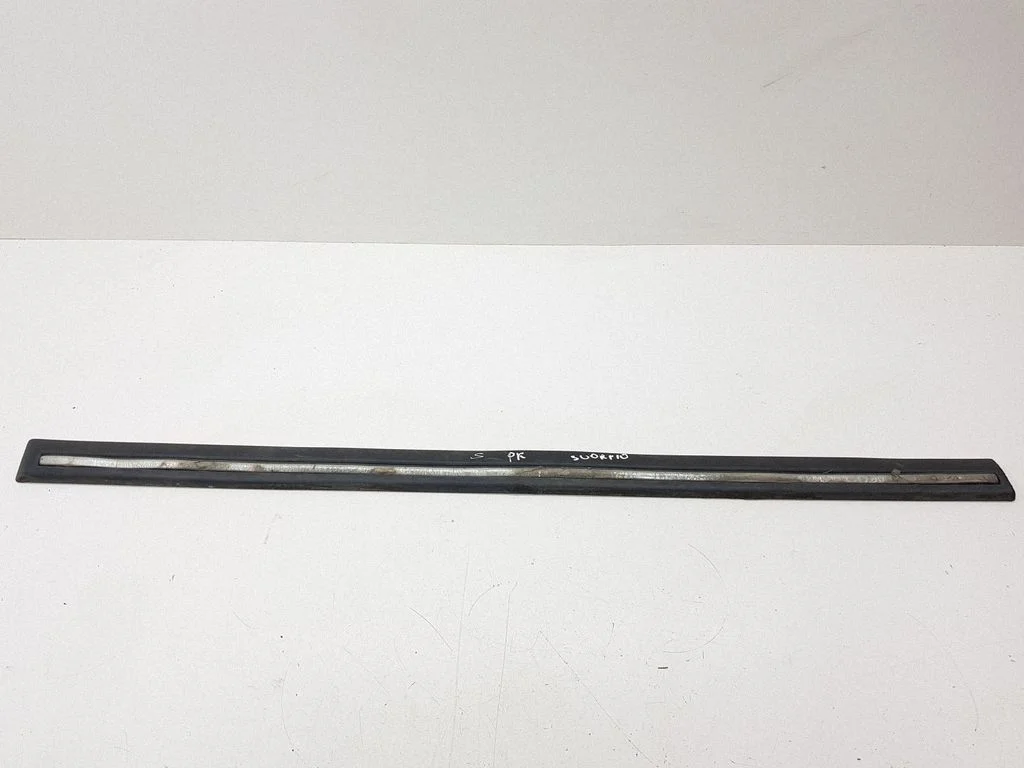 Listwa drzwi przednich 85GBA20939AAW