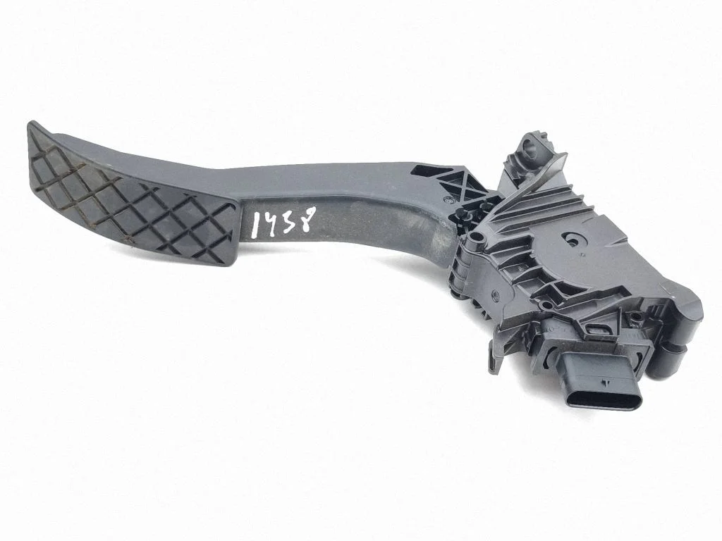 Accelerator throttle pedal 1EC723503B