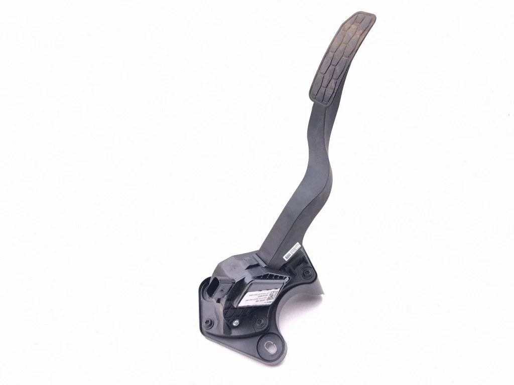 Gaasipedaal J9D39F836BC