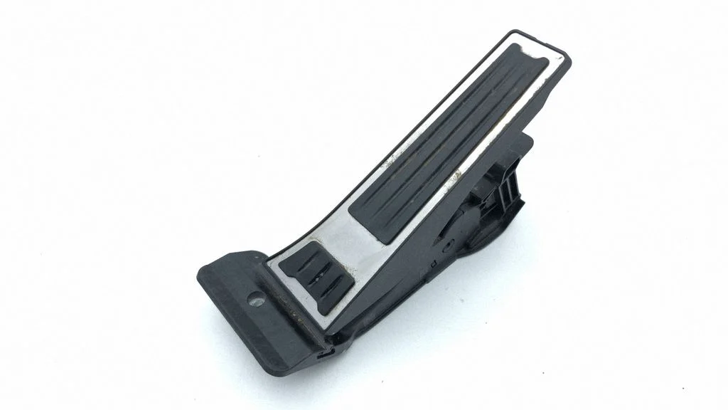 Akseleratora pedālis M9RM9F836AC
